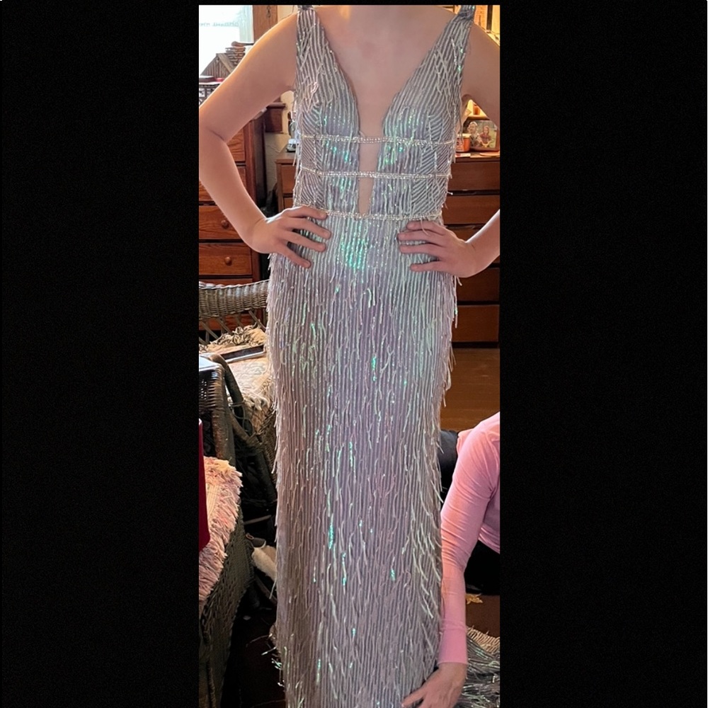 2022 Vienna Prom Size 4 worn once for a few hours, great condition